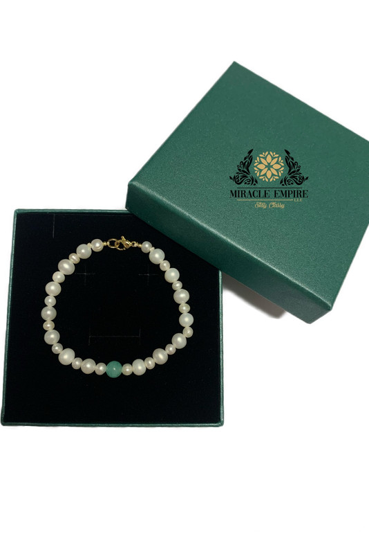 Unique and exclusive woman girls teens bracelet set handmade of Natural 4-6mm Pearls, 1 Emerald and a 18k gold plated clasp. - Image 2