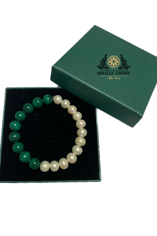 Unisex Woman and Man Bracelet handmade of Natural 10mm Pearls and malachite - Image 2