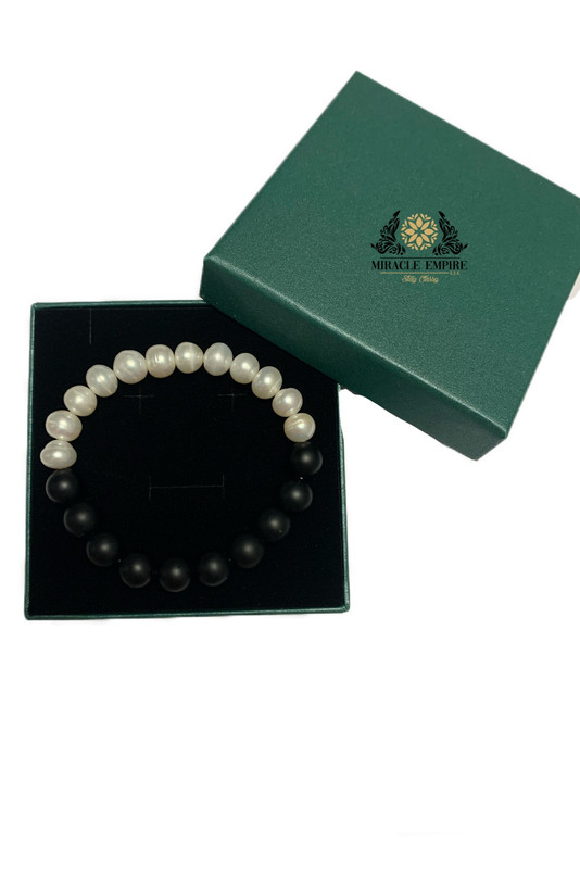 Unisex Woman and Man Bracelet handmade of Natural 10mm Pearls and matt Onyx - Image 2