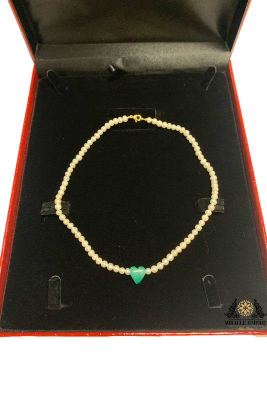 Unique and exclusive woman necklace girls teens necklace handmade of Natural 6-7mm Pearls, Emerald heart shape and a 18k gold plated clasp. - Image 2